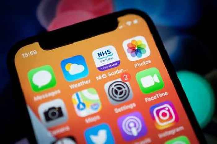 Expert warns anyone with smartphone risks being locked out of bank account