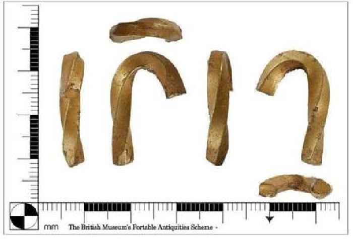 Finder thought Bronze Age broken bracelet was Allen key