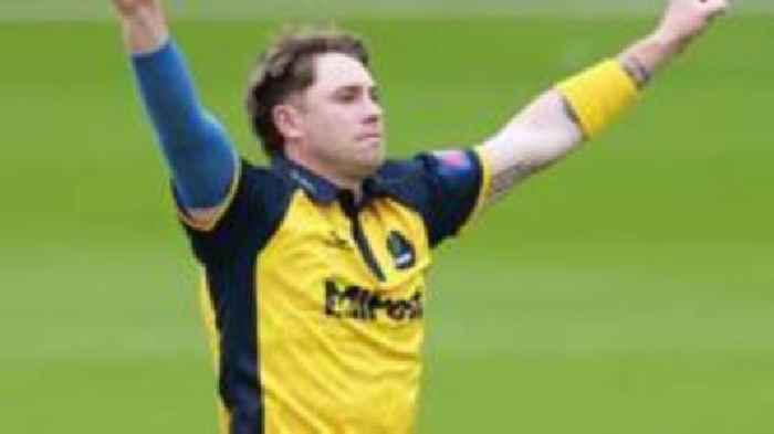 Glam bowlers grab dramatic late win over Glos