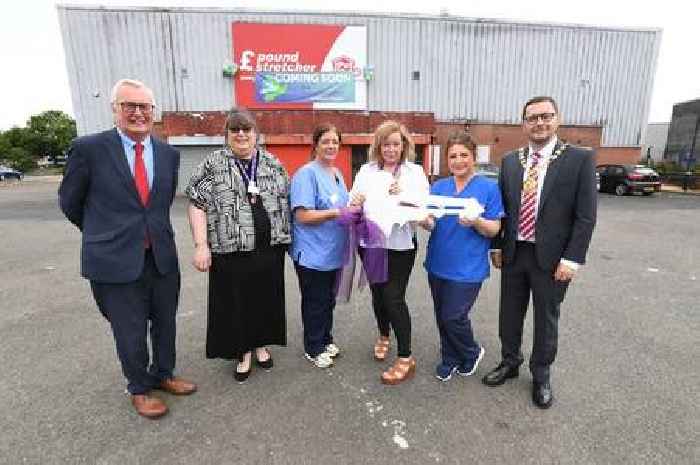 St Andrew’s Hospice receives keys to brand new shopping outlet in Coatbridge