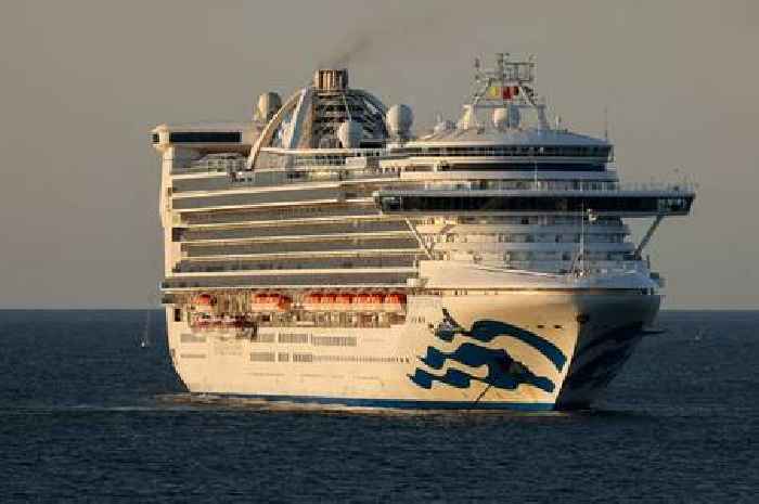 Giant cruise ship with 3,000 passengers arrives in Cornwall at sunrise