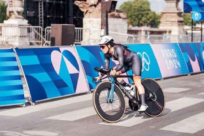 Cyclist Anna Henderson claims time trial silver on debut after battling back from two broken collarbones