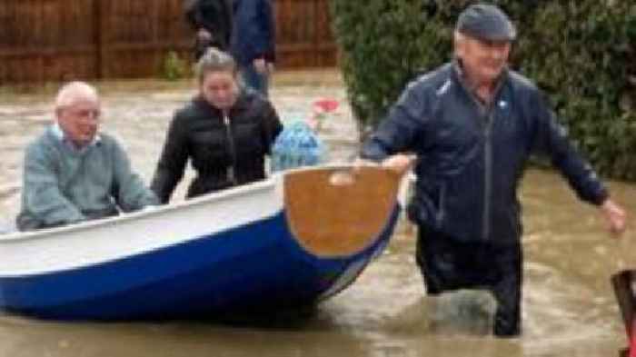 Homes flooded before warning issued, says report