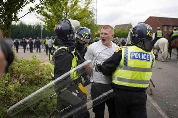 Croydon residents warned to avoid town centre and 'stay indoors' due to riot fears