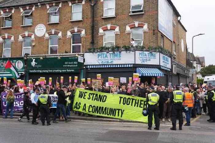 15 arrested at London riots after night of planned far-right action