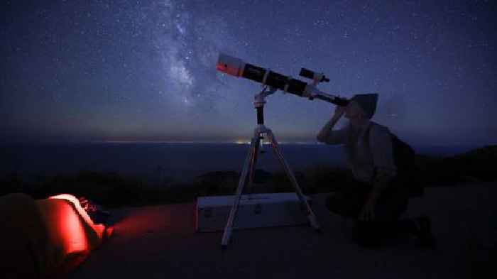 'Best meteor shower of year' set to light up UK skies: Where and how to watch up to 100 shooting stars an hour