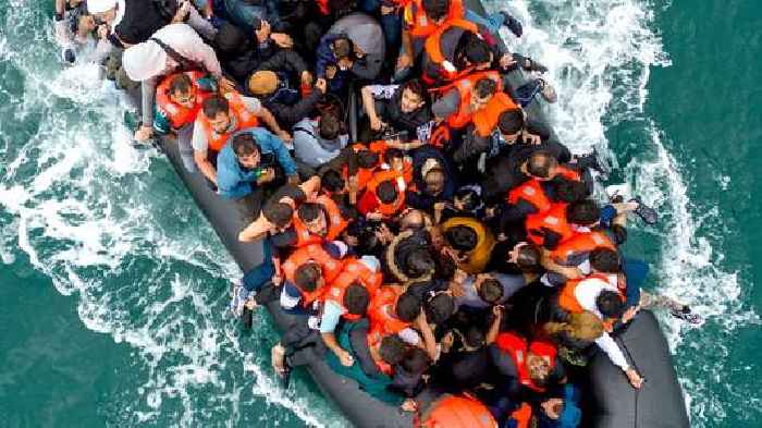 Two migrants die trying to cross Channel