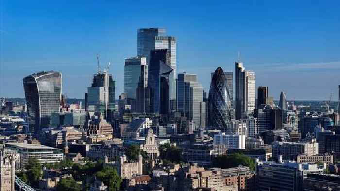 Pay for top City bosses at record high