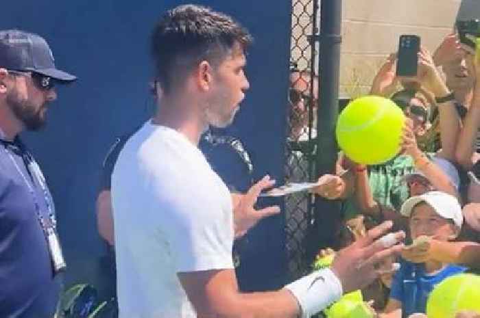 Carlos Alcaraz's actions speak volumes after gesture to tennis fan spotted