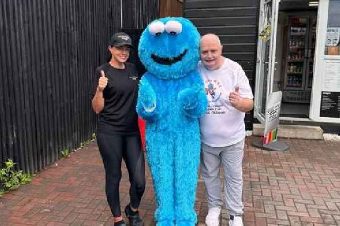 Cookie Monster drops into Coltness takeaway to support charity fundraising event