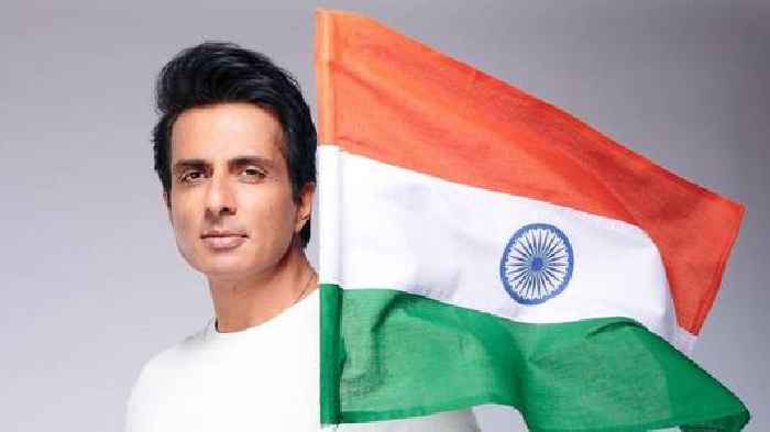 Sonu Sood hoists Indian tricolour in USA on 78th Independence Day, watch video 