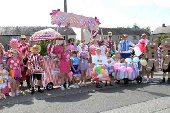 Crowds line the streets of Dalbeattie for town's Civic Day