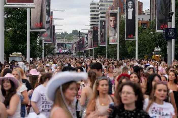 Taylor Swift fans 'trapped' outside Wembley concert - despite singer being on stage