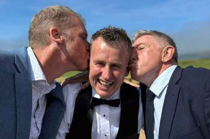 People are loving Wayne Barnes and Jiffy's brilliant post from Nigel Owens' wedding