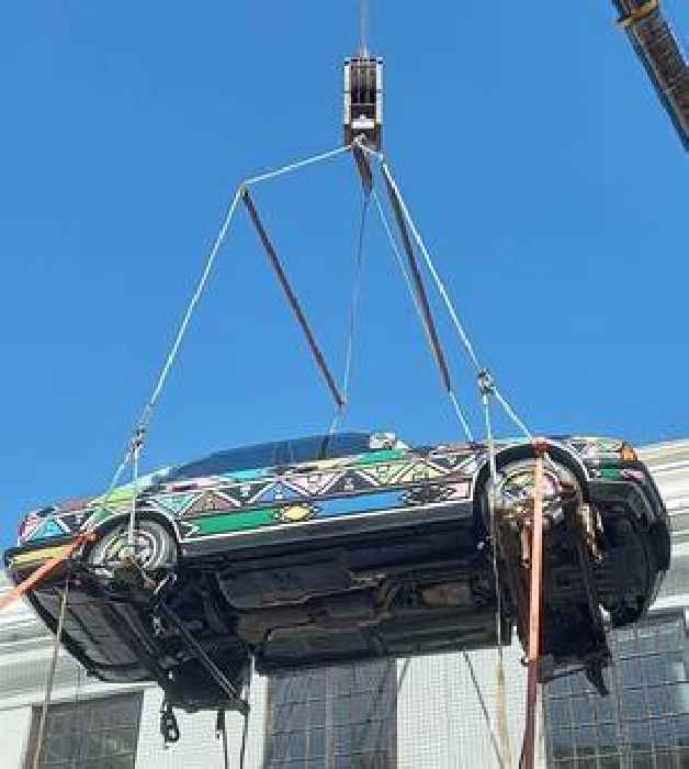 News24 | WATCH | Esther Mahlangu's BMW art car hoisted out of gallery for next exhibit