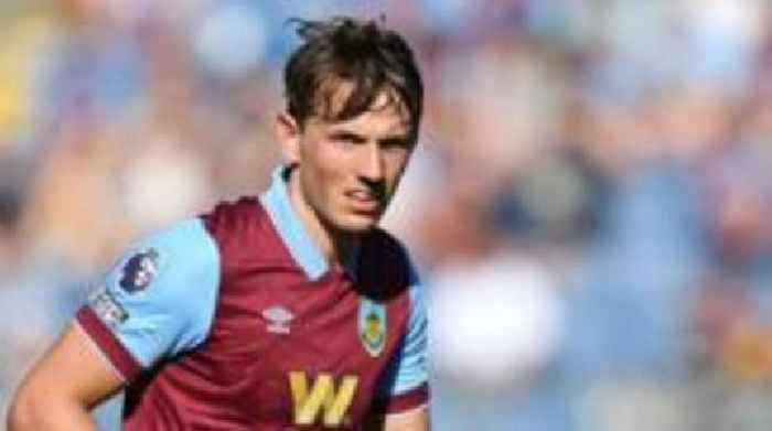 Fulham make bid worth £25m for Burnley midfielder Berge