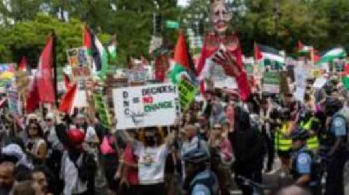 Group breaches fence as thousands join DNC Gaza war protests