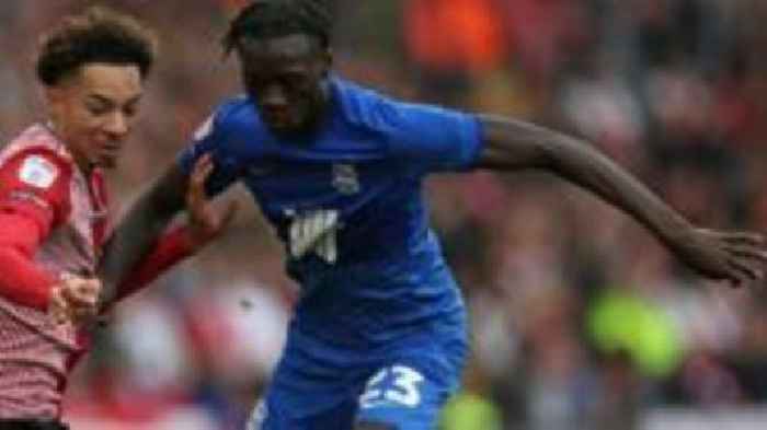 Cambridge sign Birmingham defender Longelo on loan