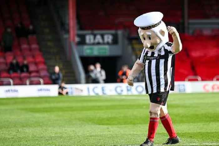 Going’s good for the 12.30 at Epsom as Grimsby’s Mighty Mariner races football mascots