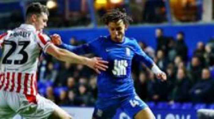 Birmingham loan midfielder Donovan to Burton