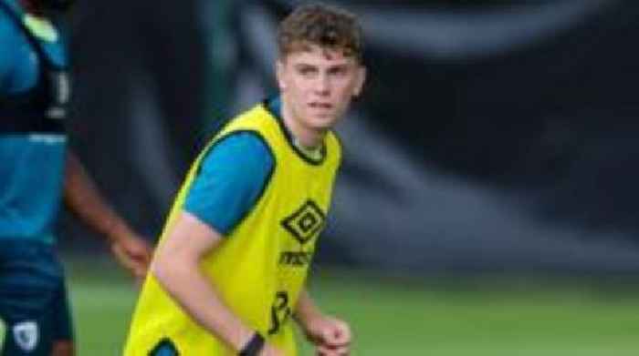 Forward Butterworth makes permanent move to Swindon