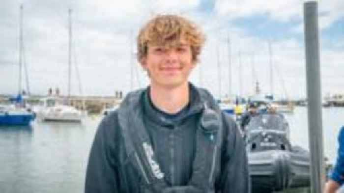 Teen breaks record in electric boat challenge around UK coastline