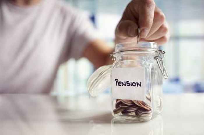 State Pension 'gaps' warning as thousands of people on less than £10 a week