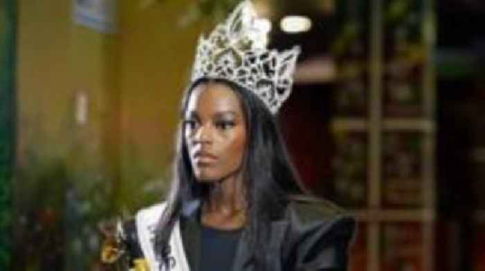 Hounded South African beauty queen says she'll seek therapy