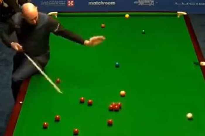 Snooker star misses shot, smacks ball with hand and quits tournament with £500k prize