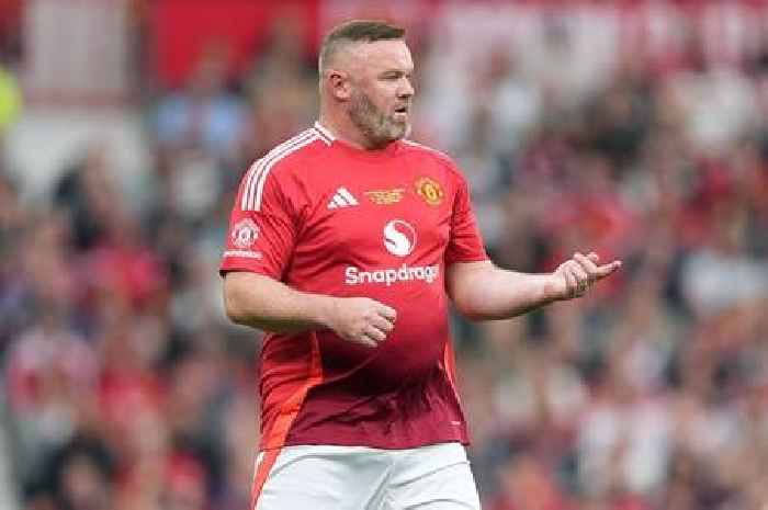 Wayne Rooney 'walks straight into current Man Utd team' at 38 after wonder goal