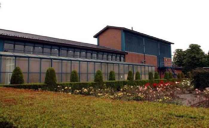 Police 'do not approach' warning after convict absconds from HMP Sudbury