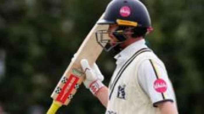 Bears' Davies passes 1,000 runs at Worcestershire