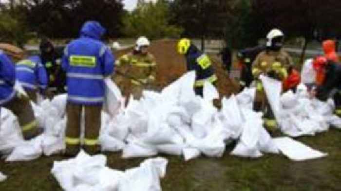 Central Europe rushes to shore up flood defences