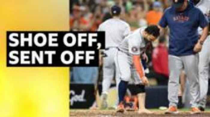 'That's amazing' - Altuve ejected after taking off shoe to protest call