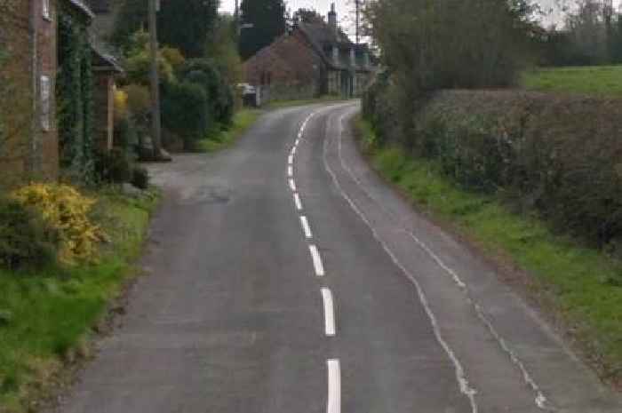 Man dies after crash in Leicestershire lane