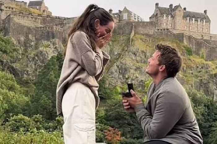 Edinburgh Castle proposal goes viral as groom-to-be pops question in front of stunning backdrop