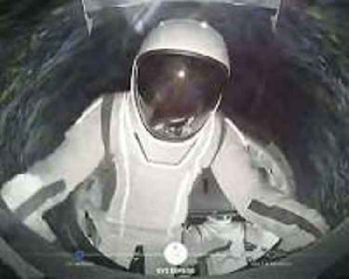 Spacewalk an 'emotional experience' for private astronauts