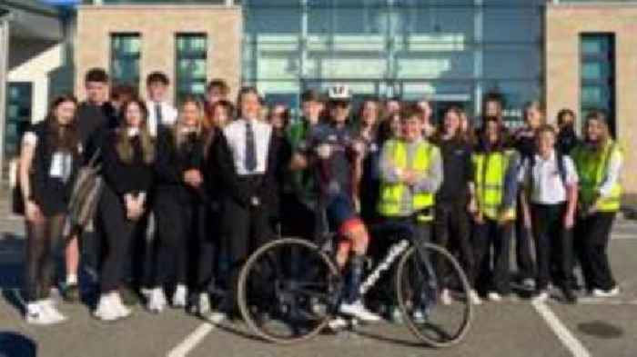 Paralympic gold medallist visits his old school