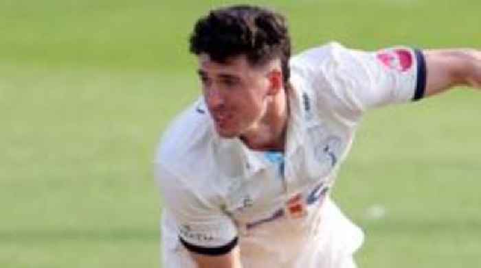 Yorkshire beat Glamorgan to boost promotion bid