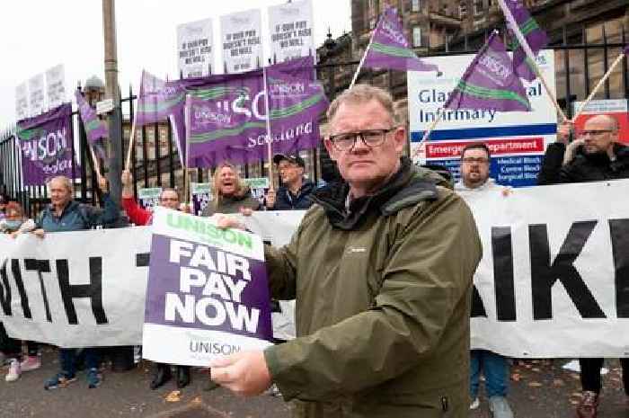 Largest NHS union votes to accept Scottish Government pay deal