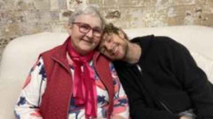 Tom Grennan brings gran to city for Big Issue busk