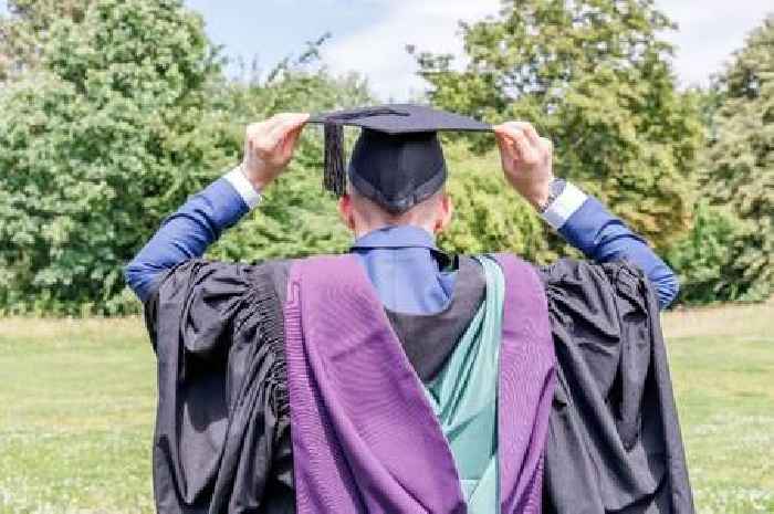 All graduates should repay at least £10 a week off student loan under reformed system