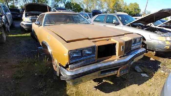 Whoever Junked This 1977 Oldsmobile Cutlass S Left Bullets in the Trunk, Took the Engine