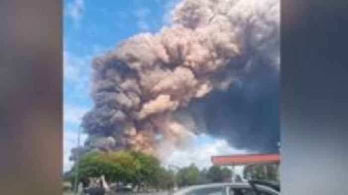 Chemical plant fire causes huge smoke plumes in Georgia