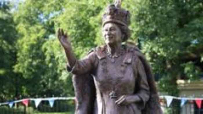 Queen Elizabeth II Platinum Jubilee statue unveiled