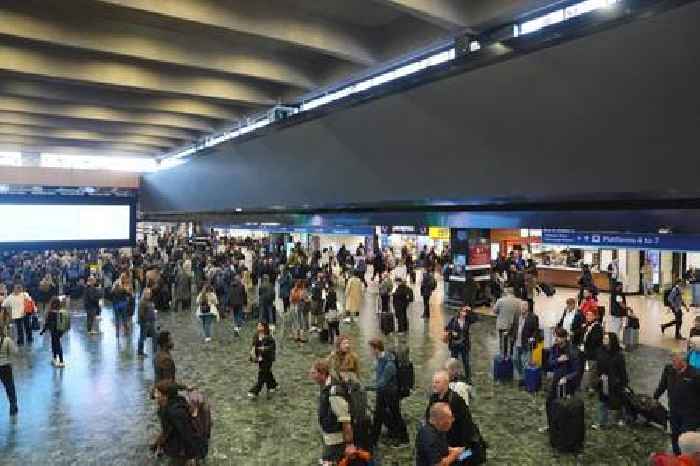 Transport secretary turns off London Euston’s giant ad board