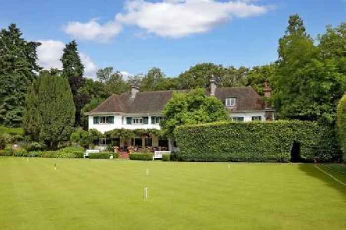 House with 'the best lawn in the UK' is up for sale for £5m