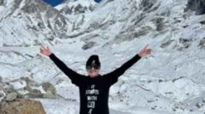 Murdered backpacker Grace Millane's mum completes Everest trek