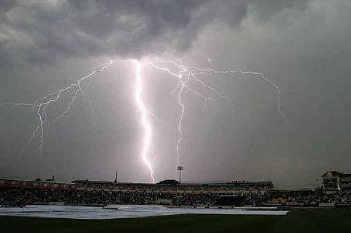 Met Office issues urgent thunderstorm warning for everyone outdoors from 4pm