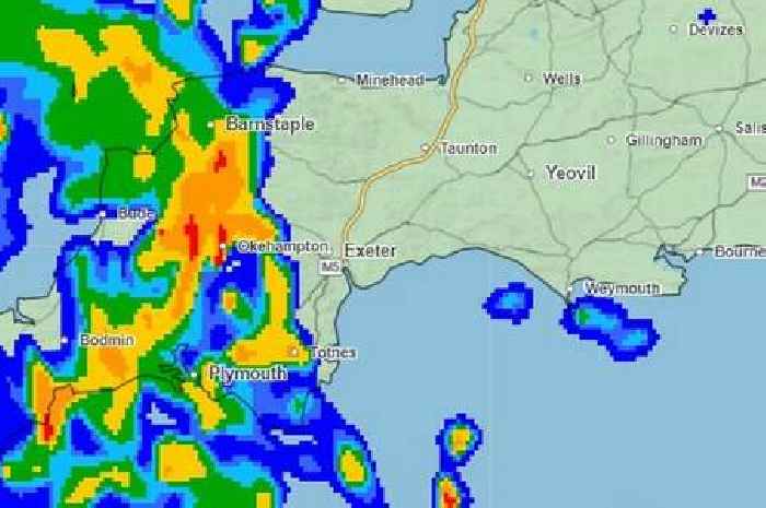 Met Office issues urgent thunderstorm warning as 'lightning strikes could damage buildings'